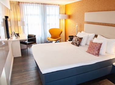 enjoy a room with bath of hotel Albus in the centre of amsterdam