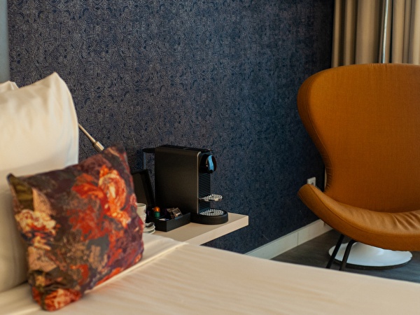 Souterrain City Room bedside table
