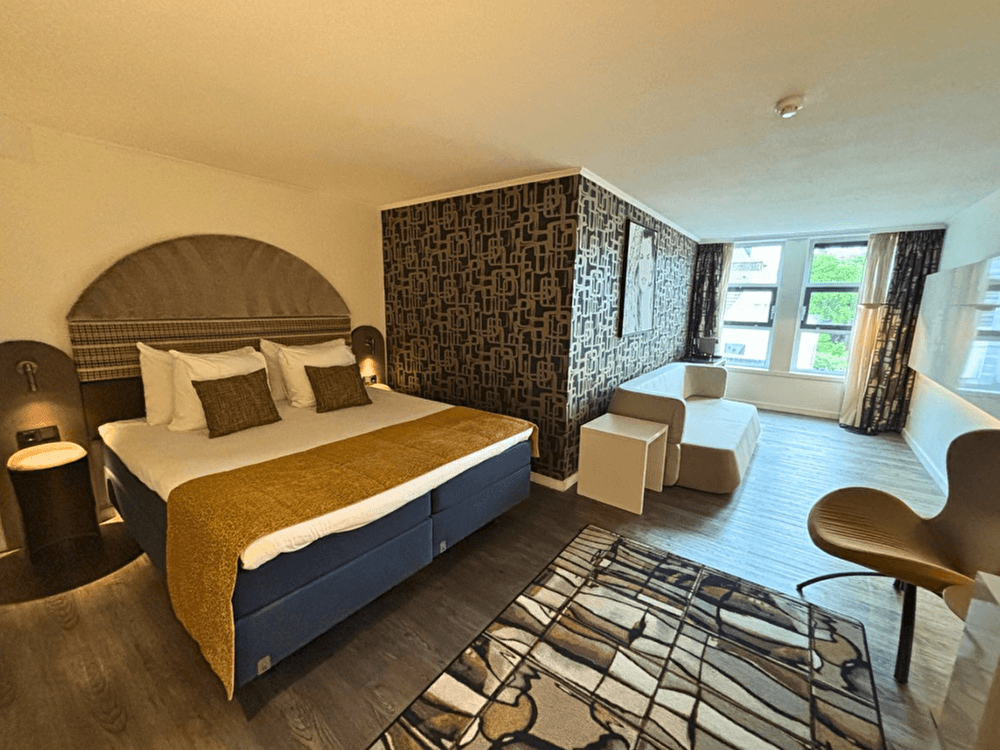  Spacious City Suite