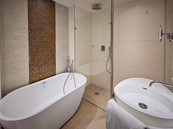 Spacious City Suite bathroom with bathtub