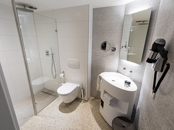 Spacious City Suite bathroom