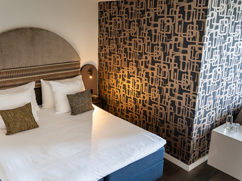 Spacious City Suite bed