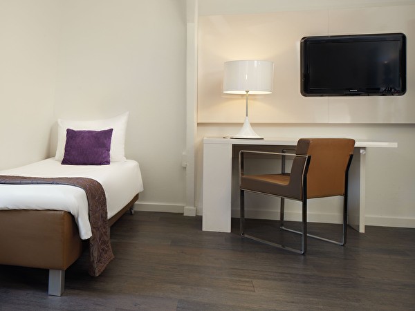 Superb City Room
