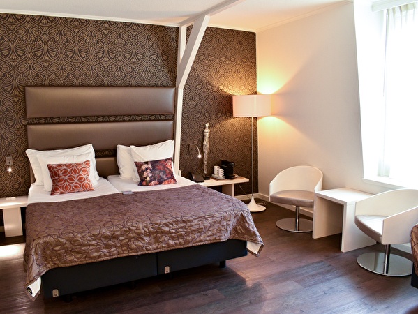 Superb City Room