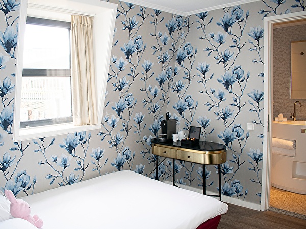 Sweet Family Suite bathroom