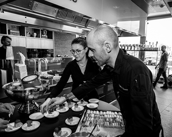 A kitchen team with ambition